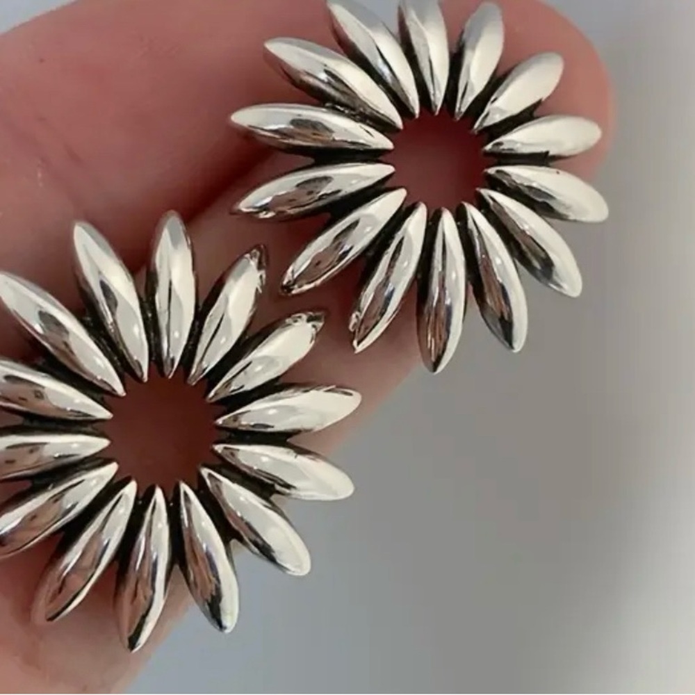 Elegant Silver Flower Earrings